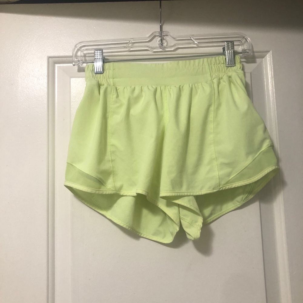 lululemon athletica Women's Light Yellow Athletic Shorts Size 6 Great conditions - Picture 3 of 4